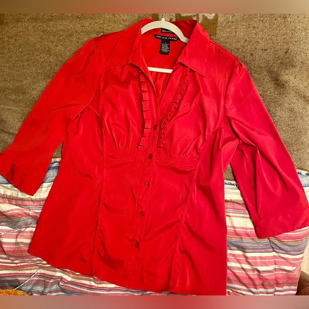 NWOT
Red button up blouse. 
Fitted and never worn.